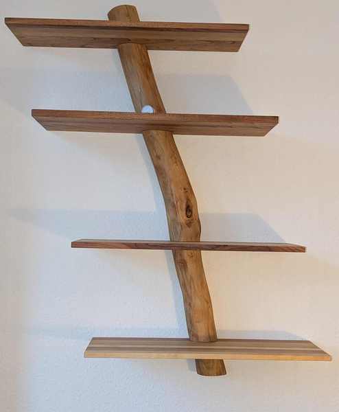 Robinienregal einfach schräg